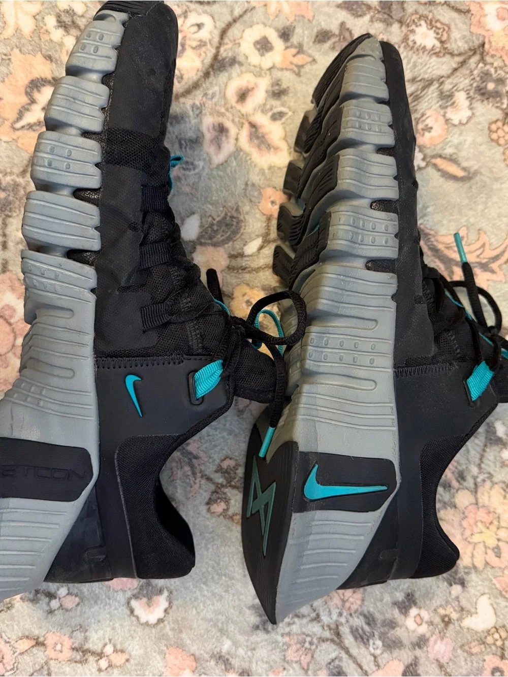 Nike Men's Black and Teal Metcon Free